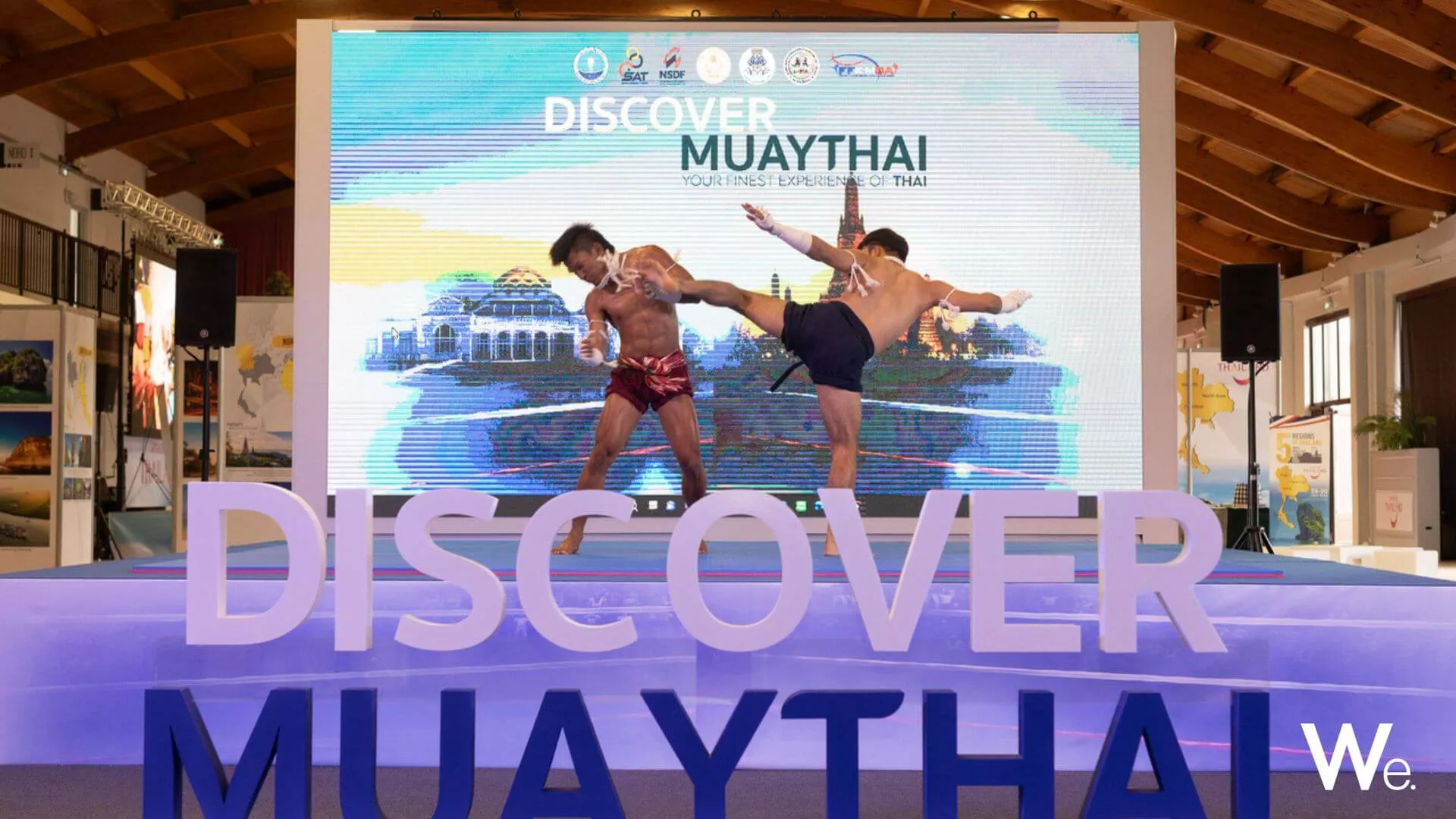 scène de l'événement muay thai lors d'un combat de boxe