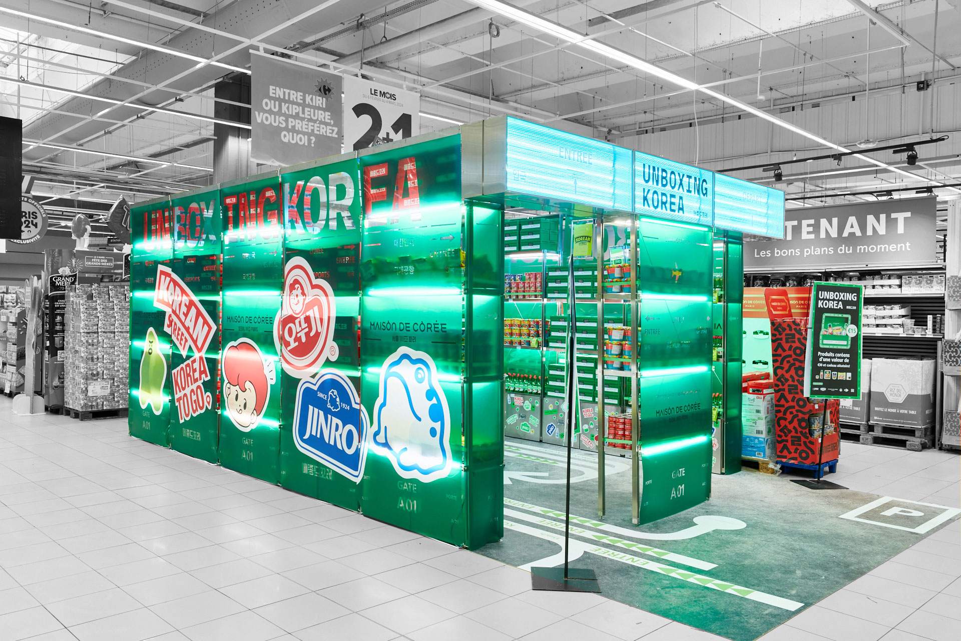 Vue de l'entrée du pop up store UNBOXING KOREA implanté dans à Carrefour