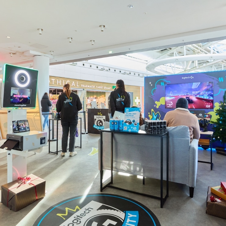 Stand éphémère Logitech en centre commercial.